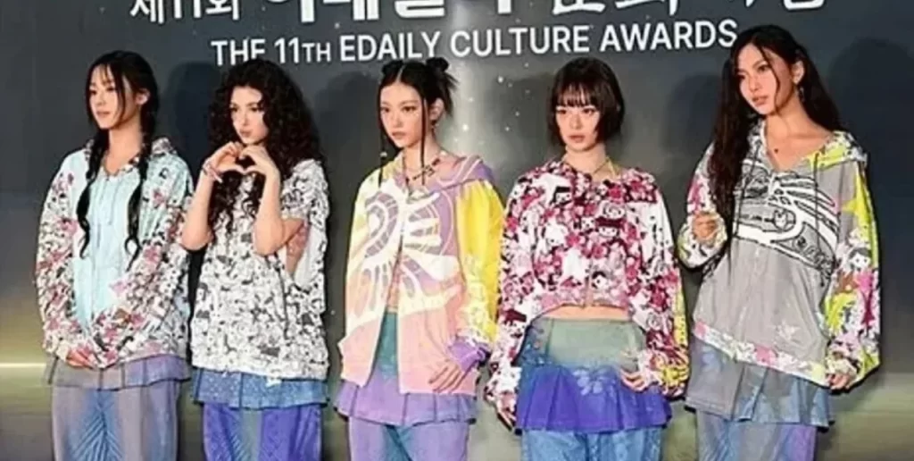 自從更換了閔熙珍後，NewJeans的時尚感變得越來越糟糕